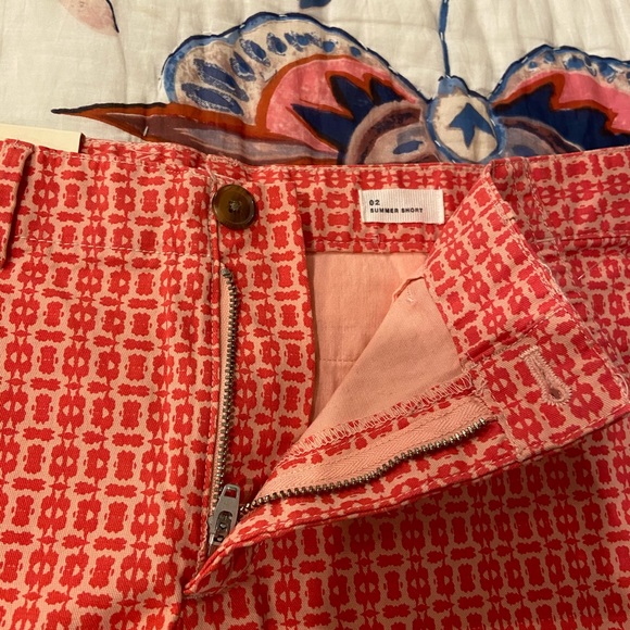 Gap Mid Rise Short - Picture 2 of 4